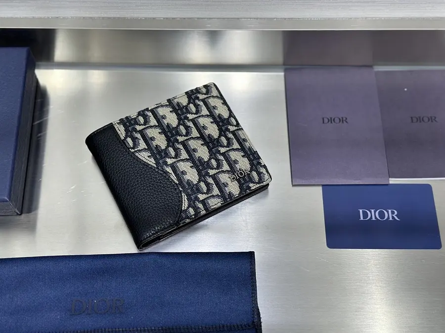 ディオール（DIOR） メンズ ミニ財布 持ち歩きやすい｜新品 C118F5A8