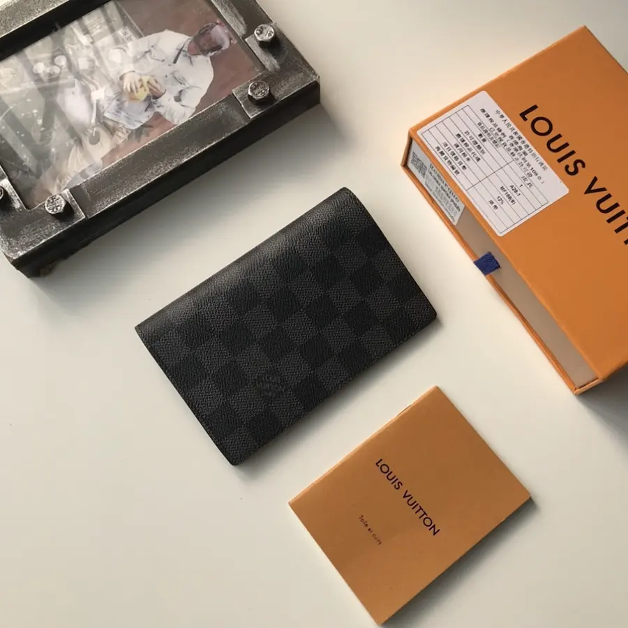 ルイ・ヴィトン（LOUIS VUITTON） カードケース 新品 レディース スリム｜C1CD80D2