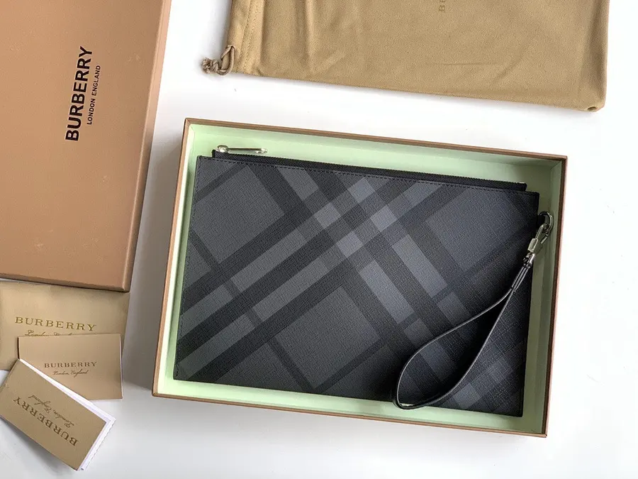 バーバリー（BURBERRY） メンズ クラッチバッグ レザー｜新品 C28140B2