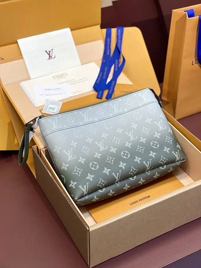 ルイ・ヴィトン（LOUIS VUITTON） クラッチバッグ 新品 メンズ 手持ちタイプ｜C2821F69