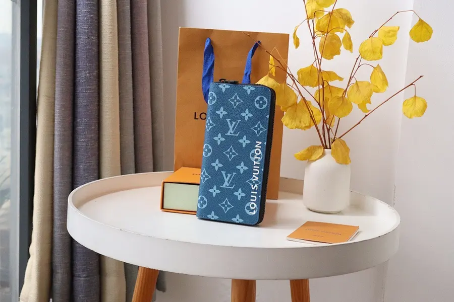 ルイ・ヴィトン（LOUIS VUITTON） 収納しやすい 長財布 メンズ｜新品 C292AC36