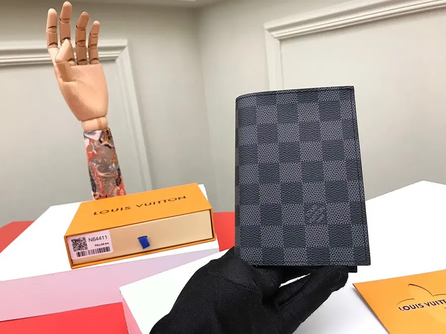 ルイ・ヴィトン（LOUIS VUITTON） レディース ミニ財布 持ち歩きやすい｜新品 C29D0E9B