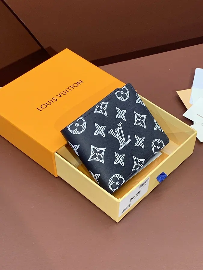 ルイ・ヴィトン（LOUIS VUITTON） メンズ コンパクト財布 レザー｜新品 C309B0CA