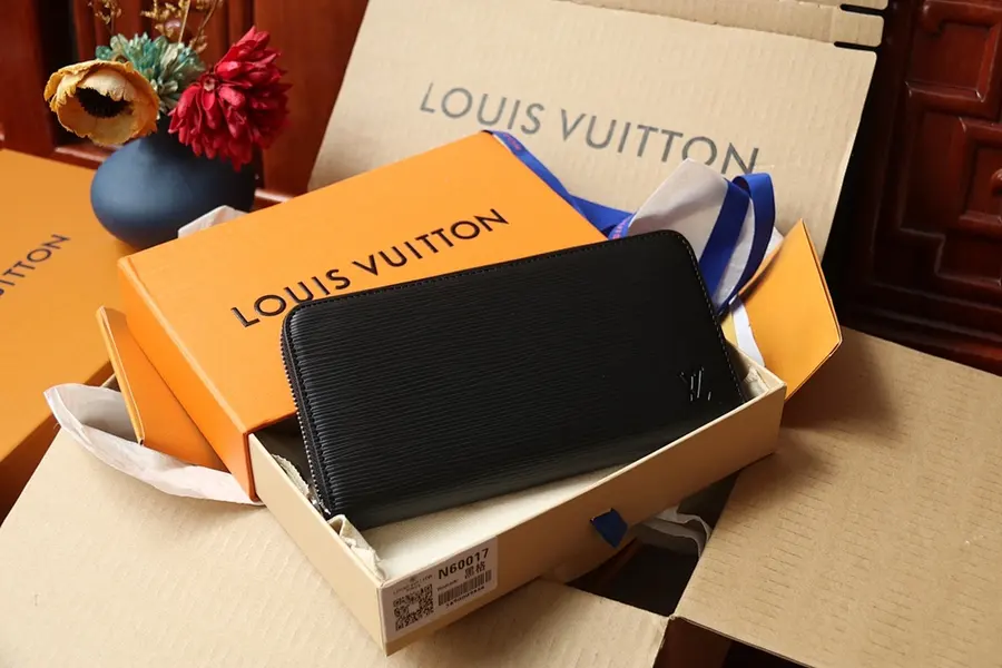 ルイ・ヴィトン（LOUIS VUITTON） ロングタイプ 長財布 メンズ｜新品 C457CCB1