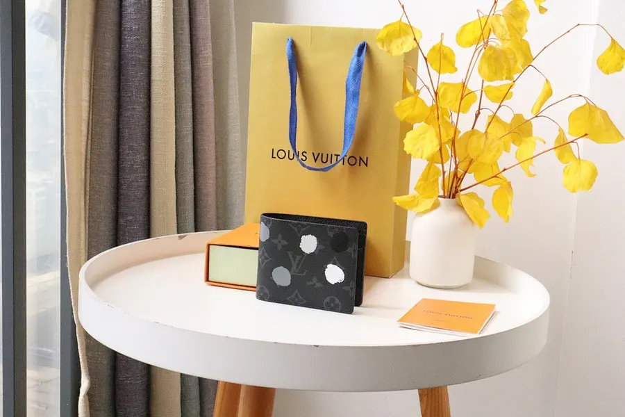 ルイ・ヴィトン(LOUIS VUITTON) コンパクト財布 レザー メンズ|新品 C5B97BBBの商品画像