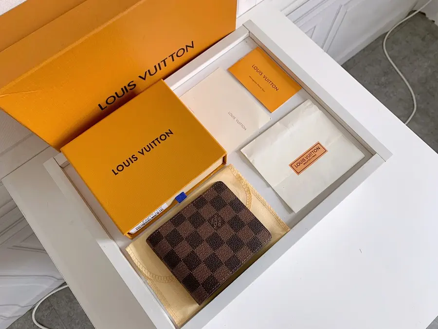 ルイ・ヴィトン（LOUIS VUITTON） ウォレット デイリー向け レディース｜新品 C6205DCBの商品画像