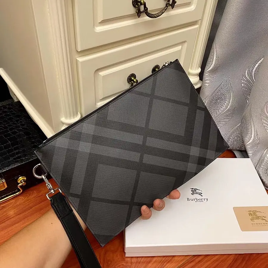 バーバリー（BURBERRY） クラッチバッグ 手持ちタイプ メンズ｜新品 C7E04920