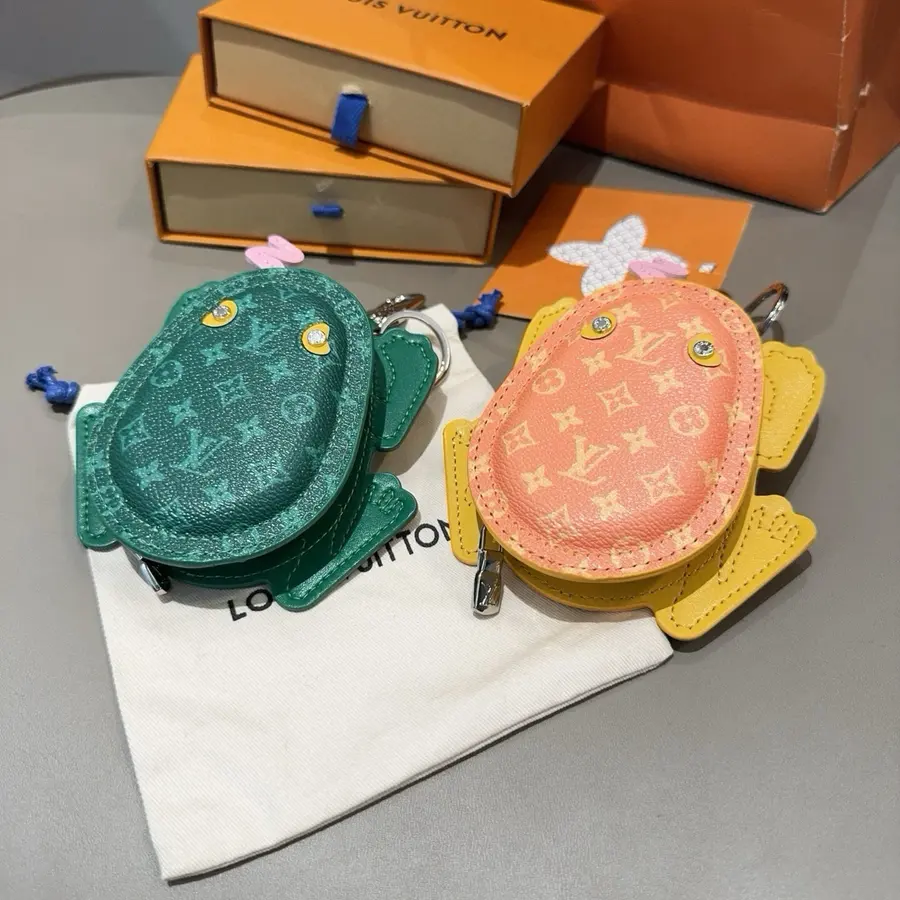 ルイ・ヴィトン（LOUIS VUITTON） キーケース モノグラム 男女兼用｜新品 C83223B7
