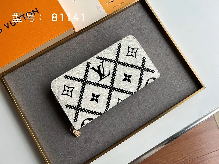 ルイ・ヴィトン(LOUIS VUITTON) ロングウォレット レザー レディース|新品 C8BBCBE9の商品画像