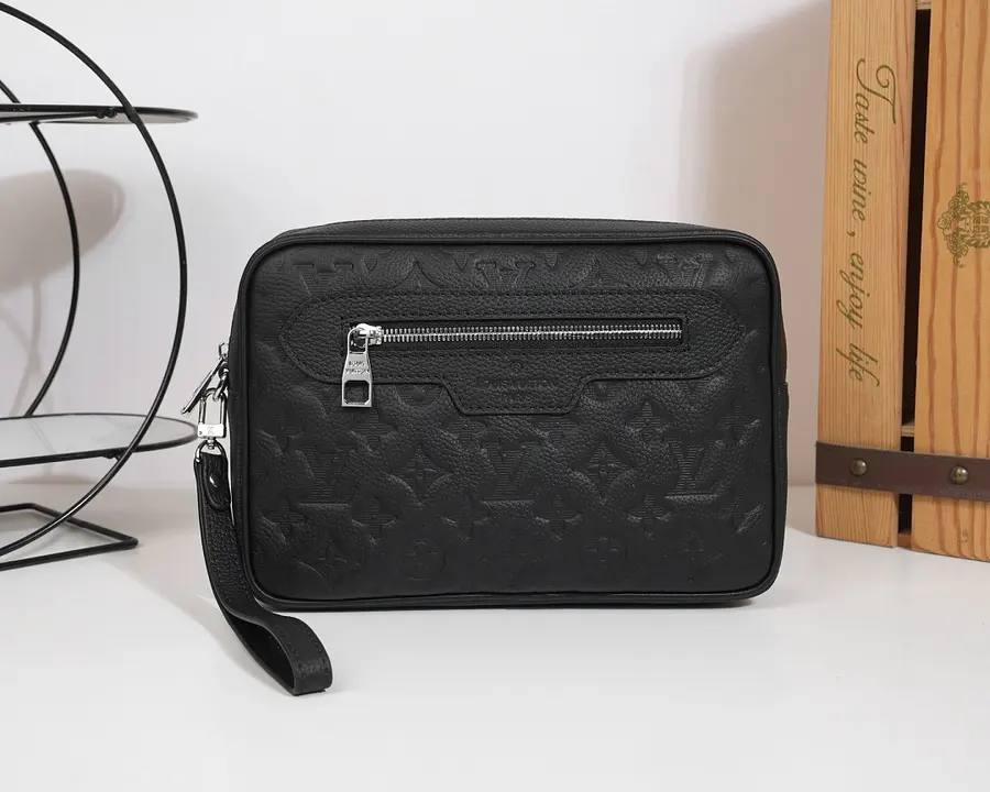 ルイ・ヴィトン（LOUIS VUITTON） レザー クラッチバッグ メンズ｜新品 C8F388F4