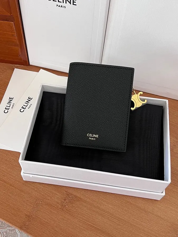 セリーヌ（CELINE） コンパクト財布 新品 レディース 持ち歩きやすい｜C9F431E4