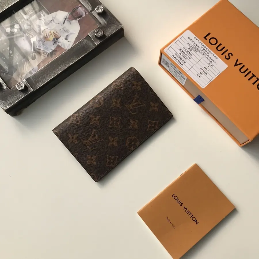 ルイ・ヴィトン（LOUIS VUITTON） カードケース 新品 レディース レザー｜CAA80F68の商品画像