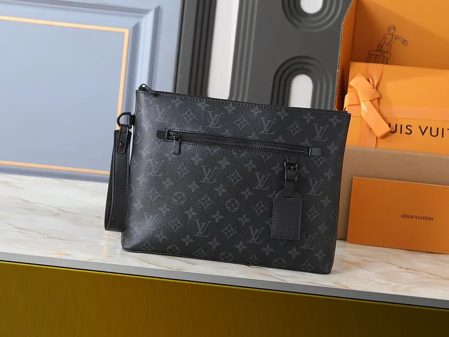 ルイ・ヴィトン（LOUIS VUITTON） クラッチバッグ 新品 メンズ レザー｜CE4F5FB7