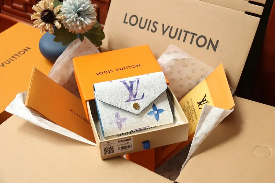 ルイ・ヴィトン（LOUIS VUITTON） 持ち歩きやすい コンパクト財布 レディース｜新品 CF86BBD0の商品画像