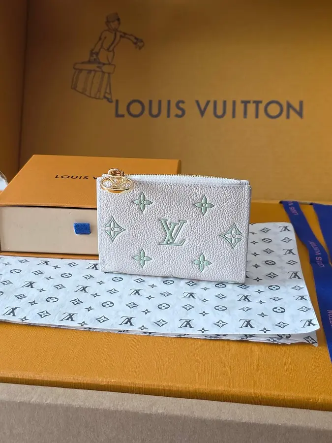 ルイ・ヴィトン(LOUIS VUITTON) ミニ財布 新品 レディース コンパクト|CFEF0BE3の商品画像
