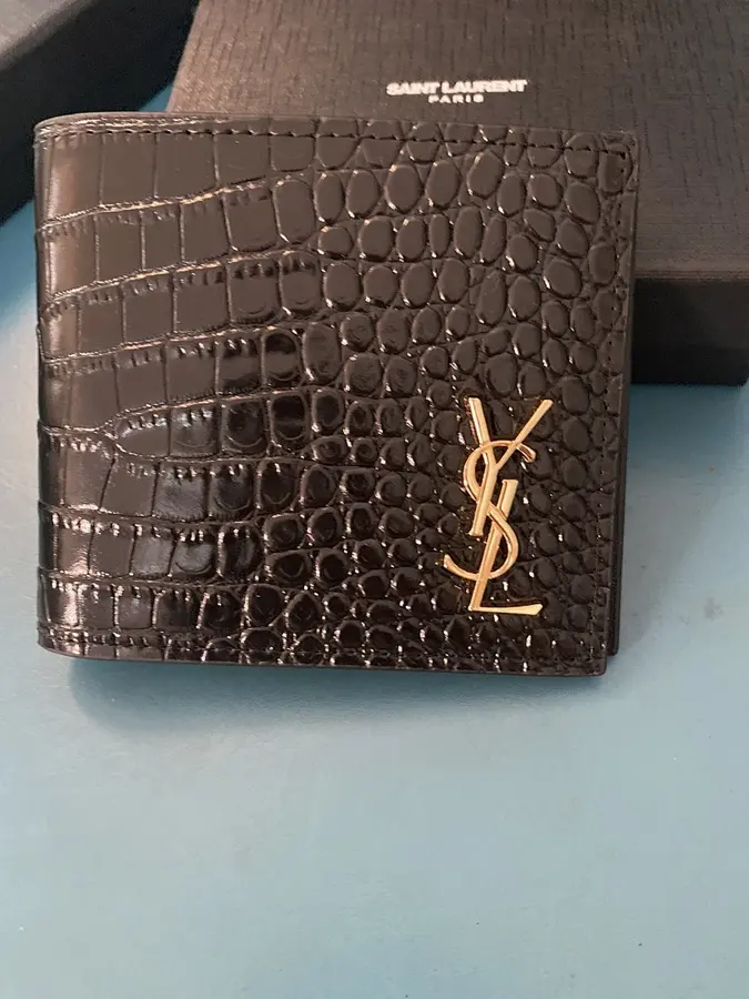 サンローラン（SAINT LAURENT） レザー コンパクト財布 メンズ｜新品 D209FC86