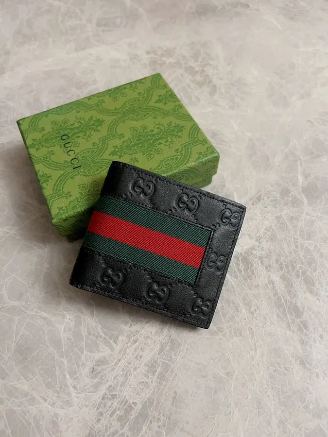 グッチ（GUCCI） ミニ財布 新品 メンズ 持ち歩きやすい｜D272B86C