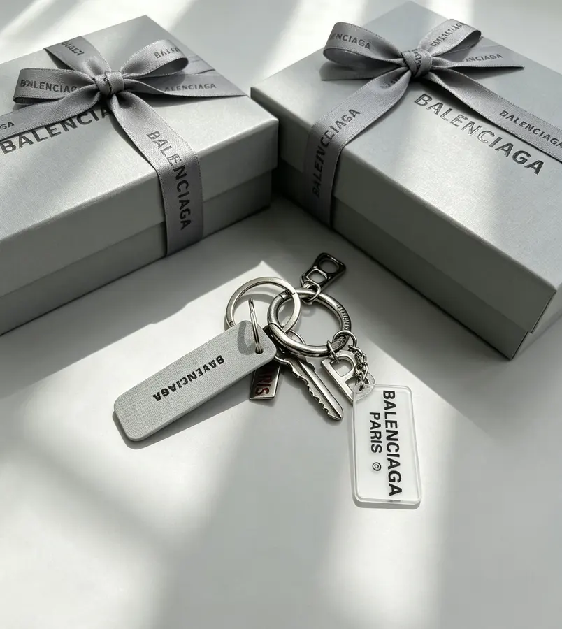 BALENCIAGA バレンシアガ（BALENCIAGA） キーホルダー 新品 男女兼用 バッグアクセサリー｜D2D0FA46