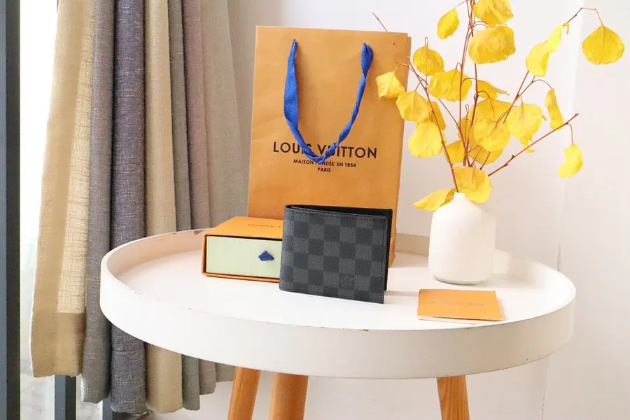 ルイ・ヴィトン（LOUIS VUITTON） コンパクト財布 新品 メンズ 持ち歩きやすい｜D3C657C3