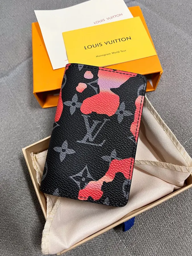 ルイ・ヴィトン(LOUIS VUITTON) コンパクト財布 新品 レディース 持ち歩きやすい|D55DF0BBの商品画像