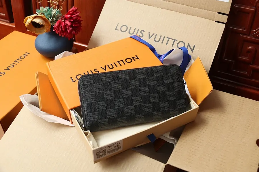 ルイ・ヴィトン（LOUIS VUITTON） ロングウォレット レザー メンズ｜新品 D5EE75EA