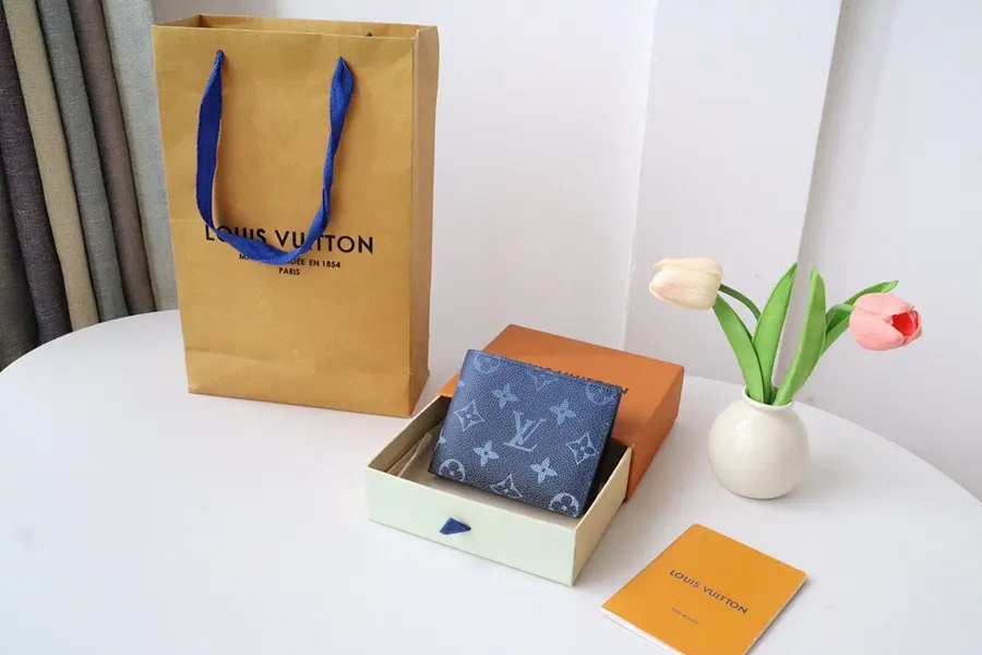ルイ・ヴィトン（LOUIS VUITTON） ミニ財布 新品 メンズ 持ち歩きやすい｜D6F6CFD7