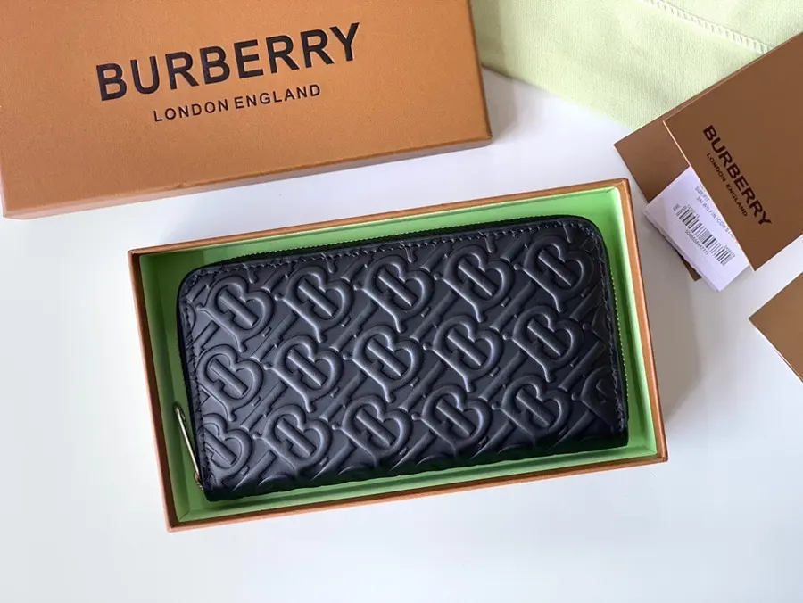 バーバリー（BURBERRY） レディース ロングウォレット レザー｜新品 D70936CF