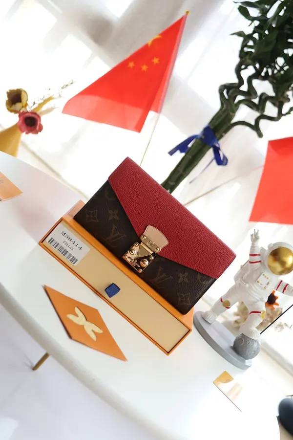 ルイ・ヴィトン（LOUIS VUITTON） ロングタイプ 長財布 レディース｜新品 D7D8FBE1