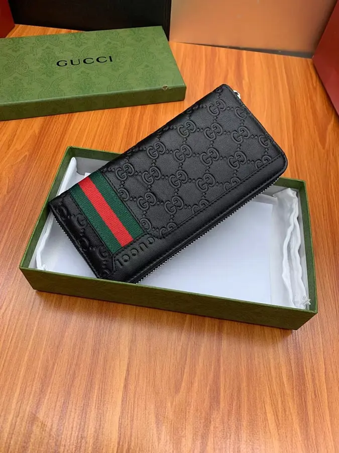 グッチ(GUCCI) メンズ 長財布 収納しやすい|新品 D81153D1の商品画像