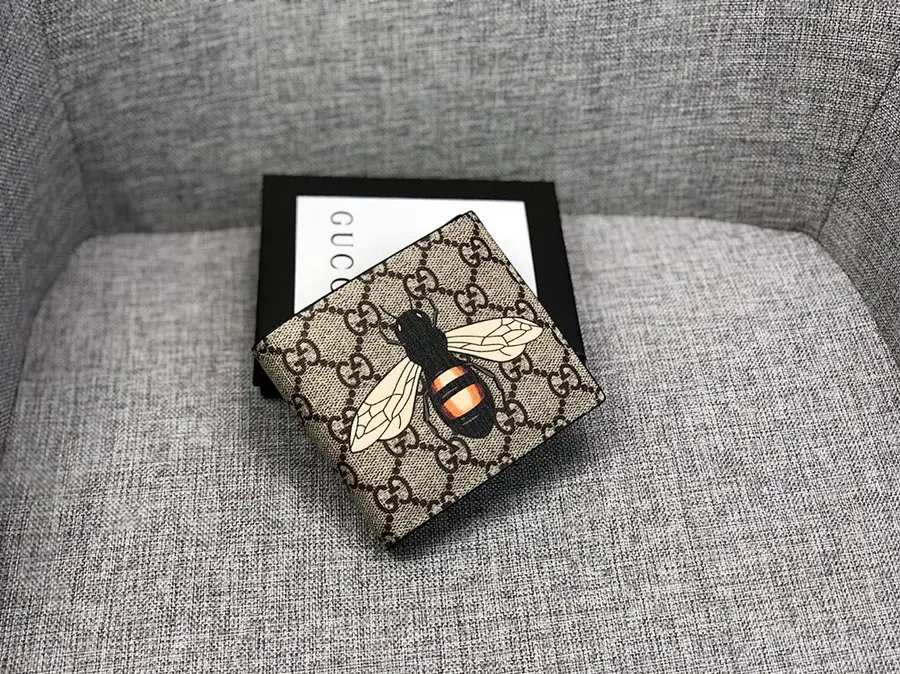 グッチ(GUCCI) コンパクト財布 持ち歩きやすい メンズ|新品 D81E7796の商品画像