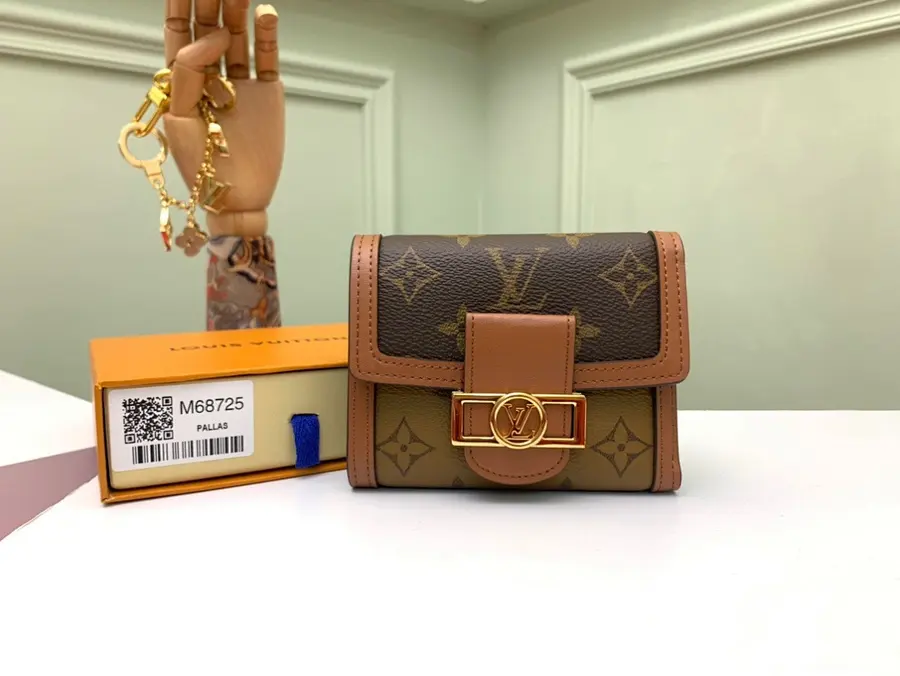 ルイ・ヴィトン（LOUIS VUITTON） 持ち歩きやすい ミニ財布 レディース｜新品 D8D69C66