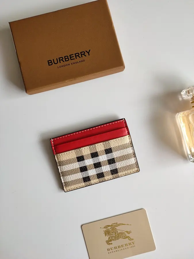バーバリー（BURBERRY） 男女兼用 カードケース コンパクト｜新品 D9527517