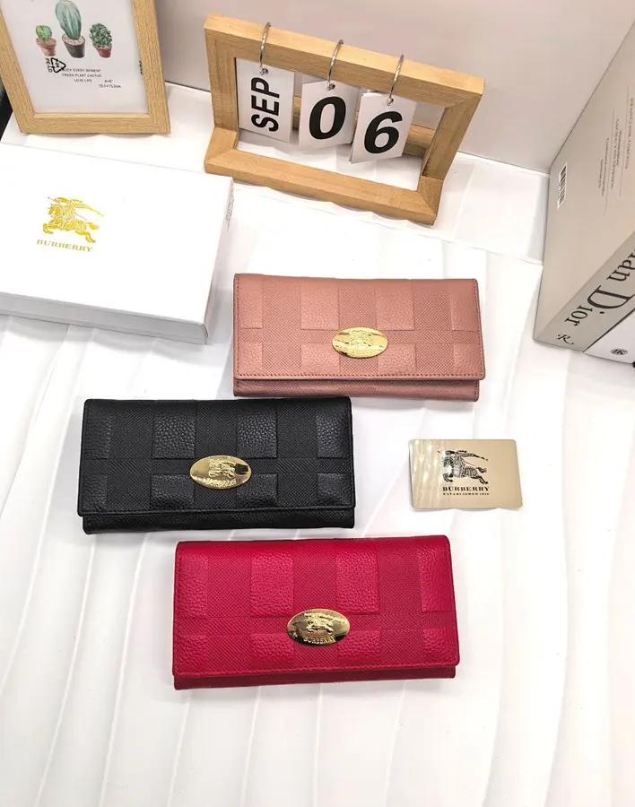 バーバリー（BURBERRY） レディース 長財布 レザー｜新品 DE2C18CF