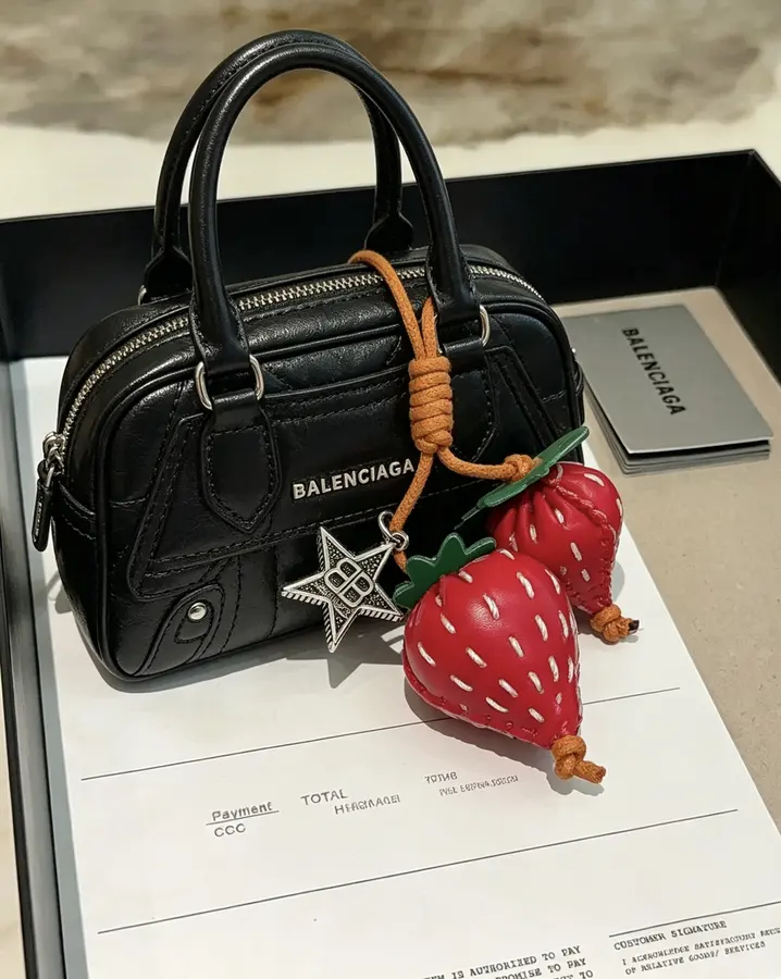 BALENCIAGA バレンシアガ（BALENCIAGA） キーホルダー バッグアクセサリー レディース｜新品 E1B6586A