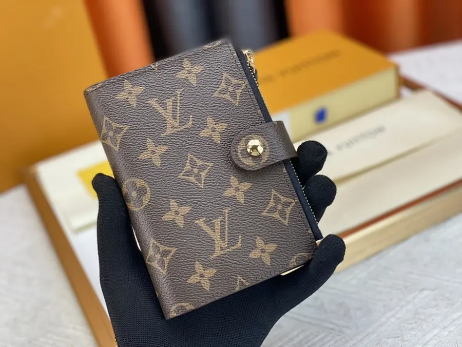 ルイ・ヴィトン（LOUIS VUITTON） レディース ミニ財布 持ち歩きやすい｜新品 E29DFD1Bの商品画像