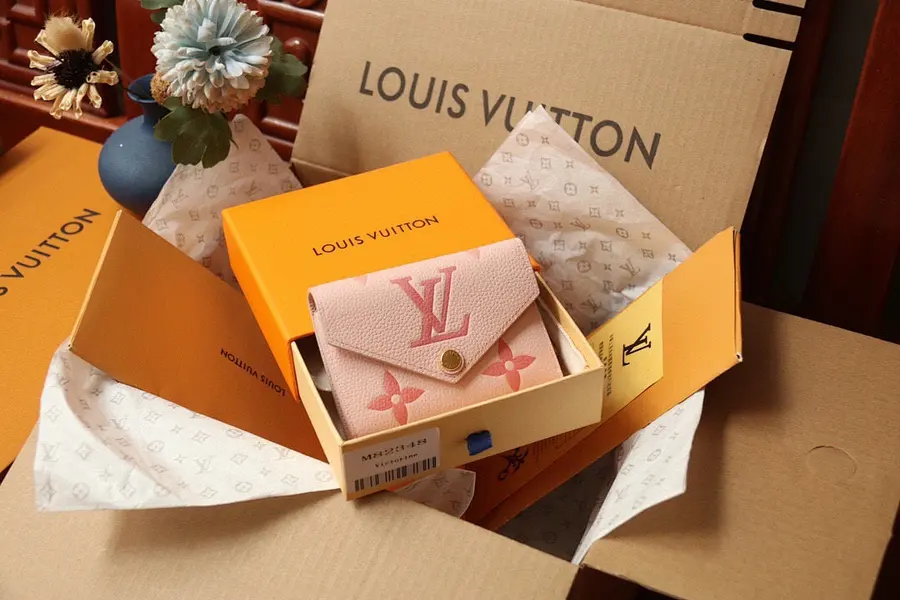 ルイ・ヴィトン（LOUIS VUITTON） 持ち歩きやすい ミニ財布 レディース｜新品 E3FF2F05