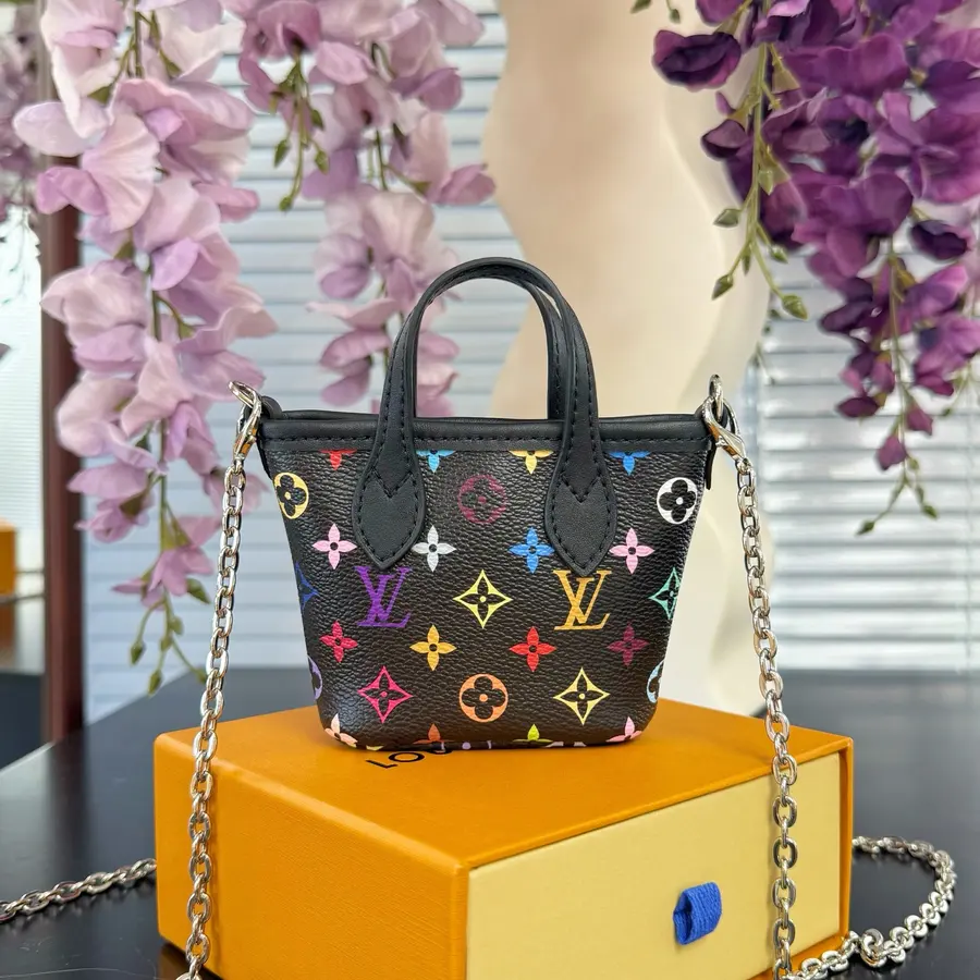 ルイ・ヴィトン（LOUIS VUITTON） キーケース 新品 男女兼用 モノグラム｜E4327F37