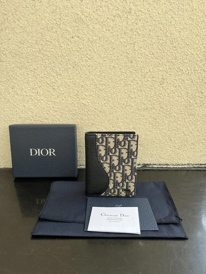ディオール(DIOR) パスポートケース 新品 男女兼用 レザー|E43A1ABDの商品画像