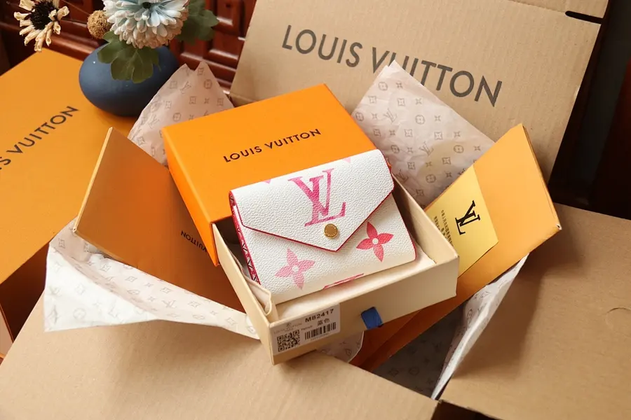 ルイ・ヴィトン（LOUIS VUITTON） ミニ財布 新品 レディース 持ち歩きやすい｜E4C2CC70