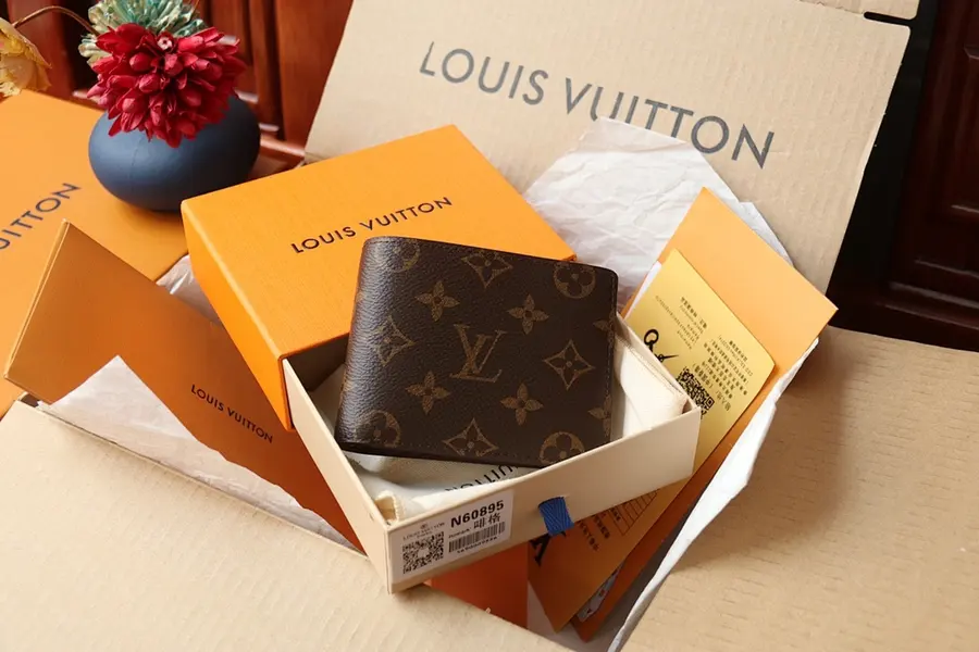 ルイ・ヴィトン（LOUIS VUITTON） メンズ ミニ財布 コンパクト｜新品 E5725EC1