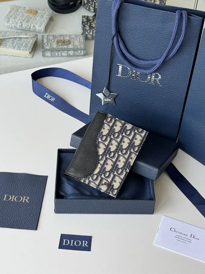 ディオール（DIOR） パスポートケース 新品 レディース レザー｜E9A4D8B0