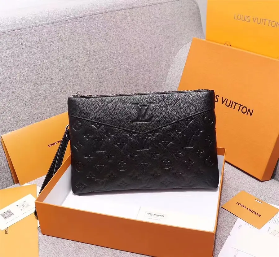 ルイ・ヴィトン（LOUIS VUITTON） 手持ちタイプ クラッチバッグ メンズ｜新品 EB3C1AB4の商品画像