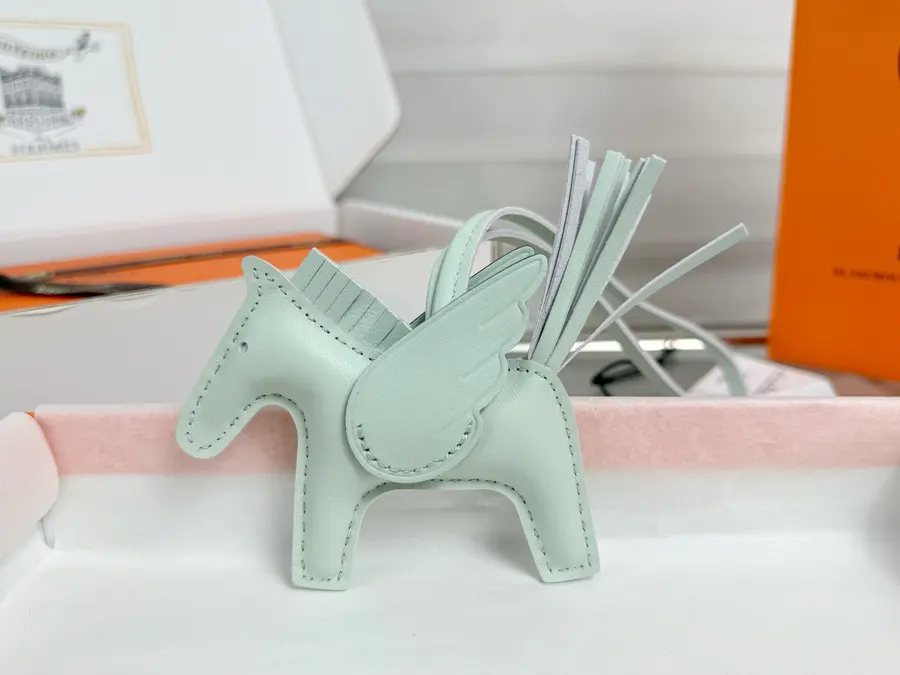エルメス（HERMÈS） キーホルダー 新品 男女兼用 バッグアクセサリー｜EBE57EC0