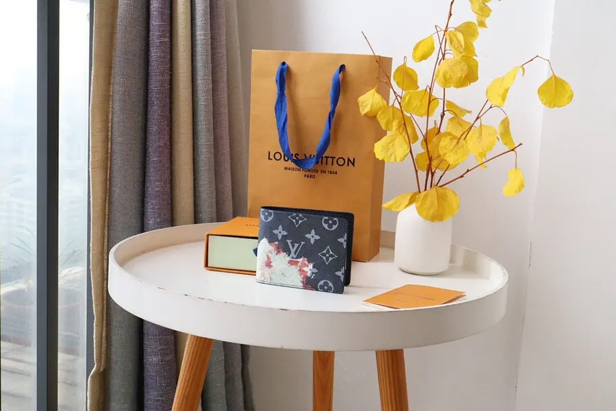 ルイ・ヴィトン（LOUIS VUITTON） ミニ財布 持ち歩きやすい メンズ｜新品 EC24F060