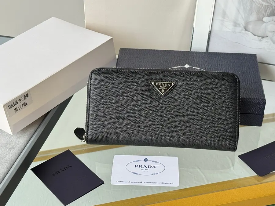 プラダ（PRADA） レディース 長財布 レザー｜新品 ED47D601