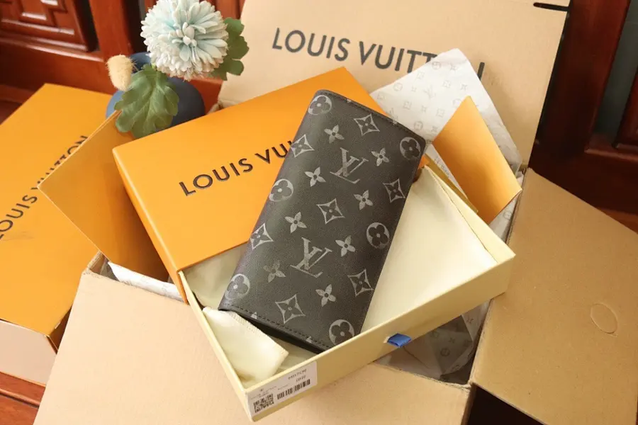 ルイ・ヴィトン（LOUIS VUITTON） 収納しやすい ロングウォレット メンズ｜新品 EDE43808の商品画像