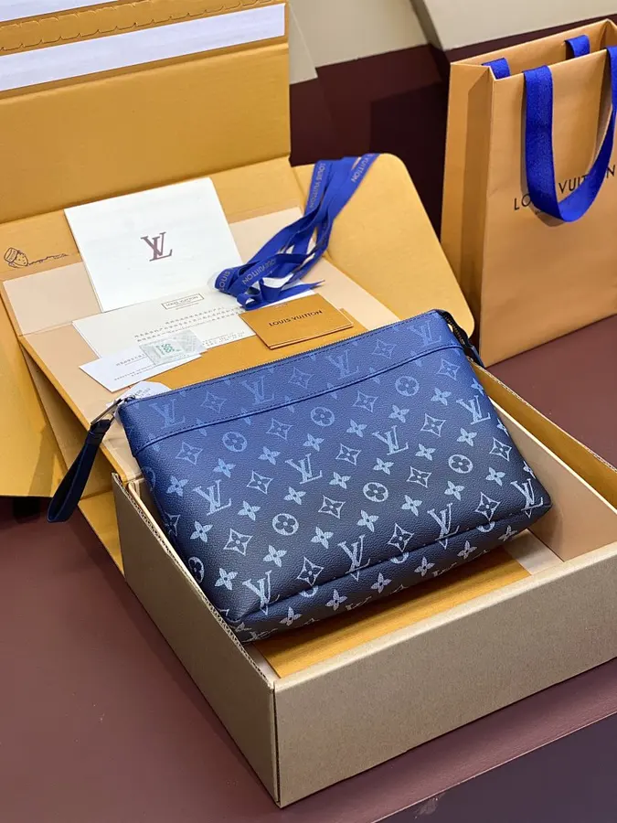 ルイ・ヴィトン（LOUIS VUITTON） クラッチバッグ 新品 メンズ 手持ちタイプ｜EE27E35Cの商品画像