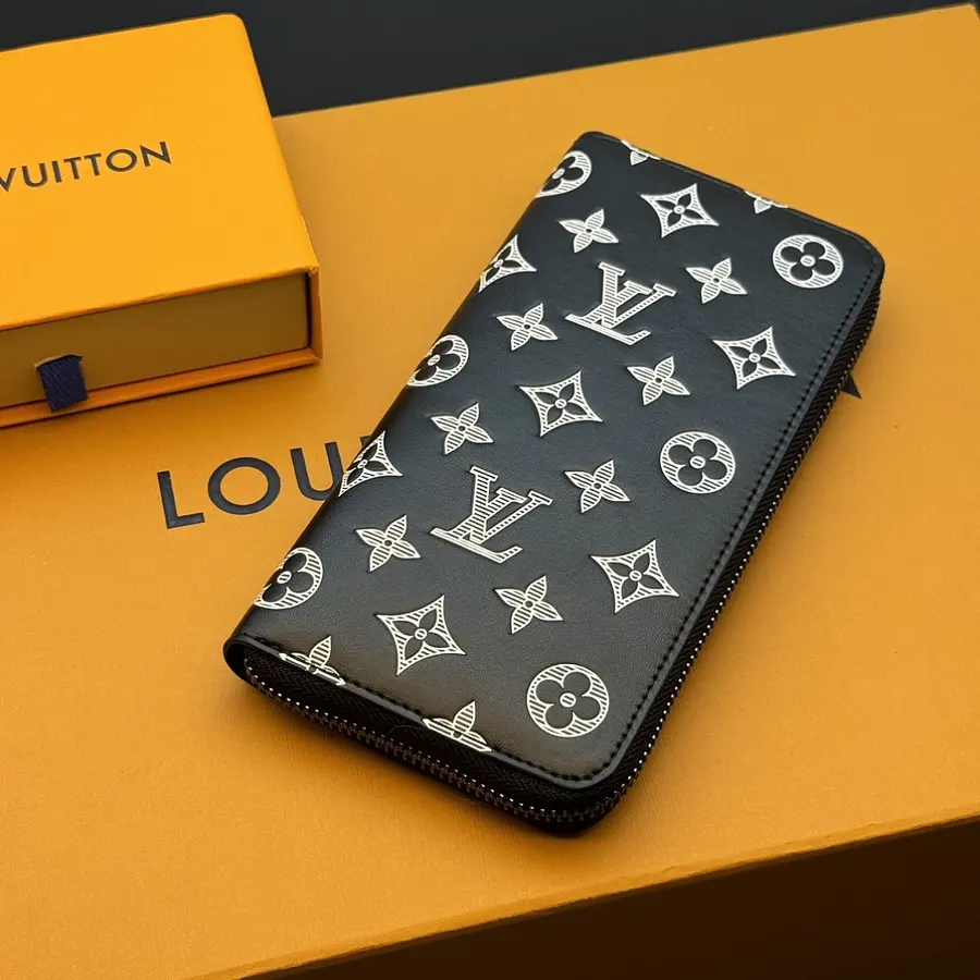 ルイ・ヴィトン(LOUIS VUITTON) レザー ロングウォレット レディース|新品 EE56D0C9の商品画像