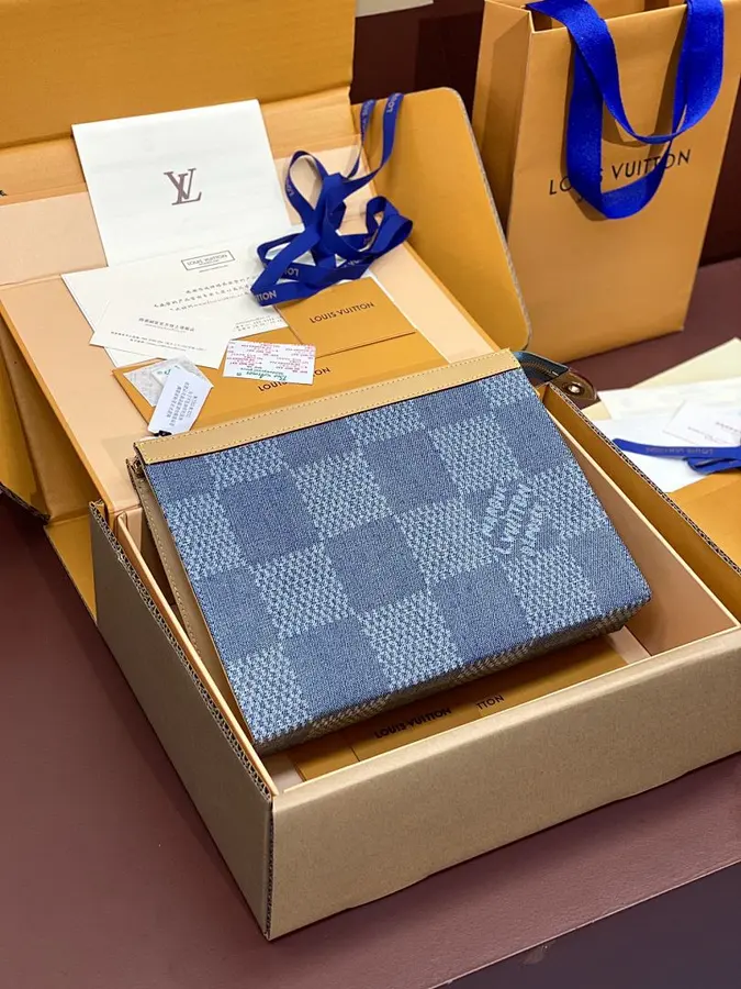 ルイ・ヴィトン（LOUIS VUITTON） クラッチバッグ 手持ちタイプ メンズ｜新品 EE98AA11