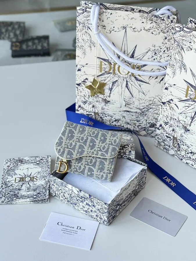 ディオール（DIOR） 持ち歩きやすい ミニ財布 レディース｜新品 F2C30FE0